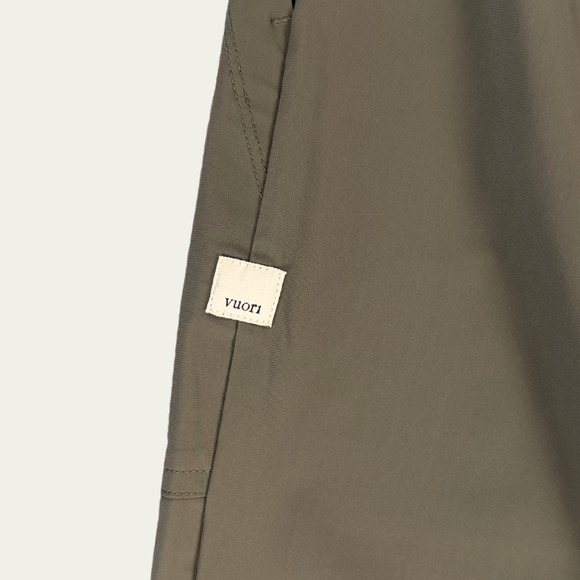 Vuori Women's Miles Jogger Size Medium NEW Oregano Green VW481 - Picture 8 of 8